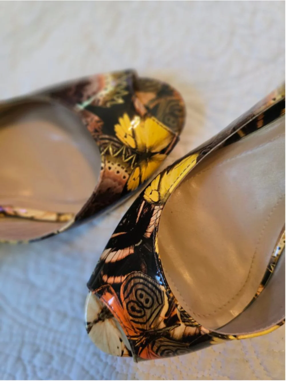 Rare Unique Tahari Butterfly Print Peep Toe Heels Size 7 Black Orange Retro MCM